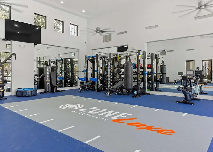 Cozysuites By The Stadium With Pool 20 Apartment Glendale