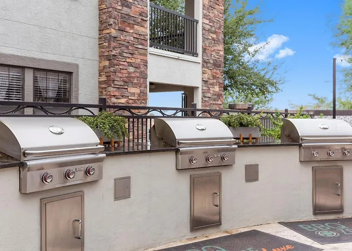 Cozysuites By The Stadium With Pool 20