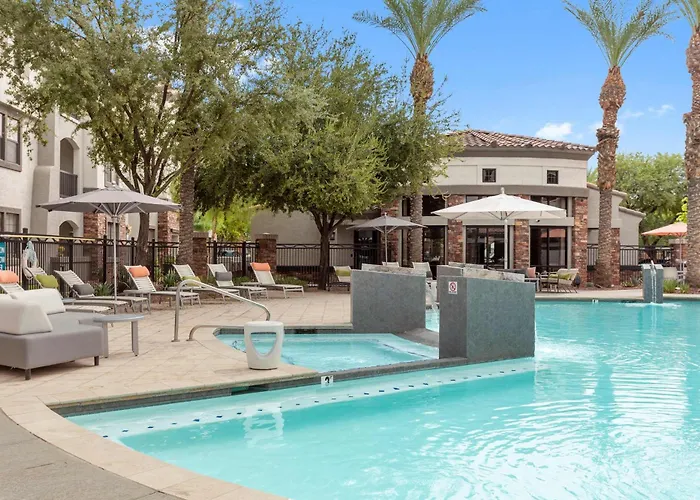 Cozysuites By The Stadium With Pool 20 Apartment Glendale
