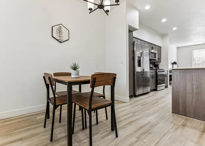 Cozysuites By The Stadium With Pool 20 Glendale