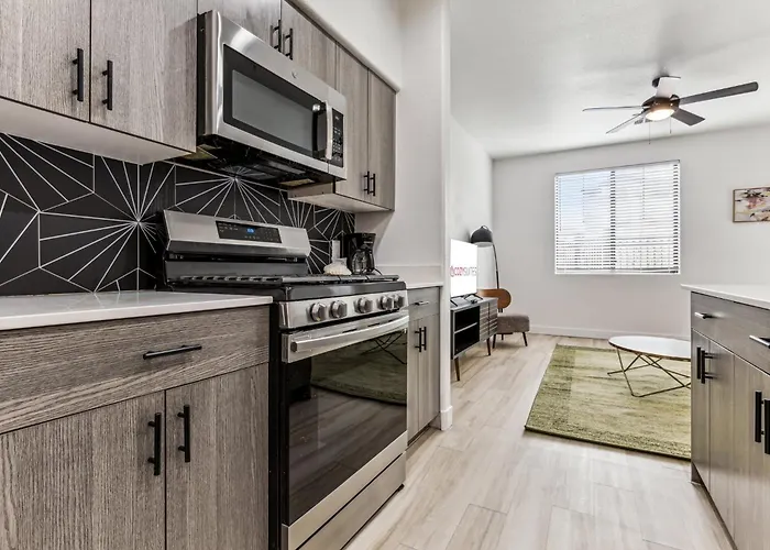 Cozysuites By The Stadium With Pool 20 Apartment